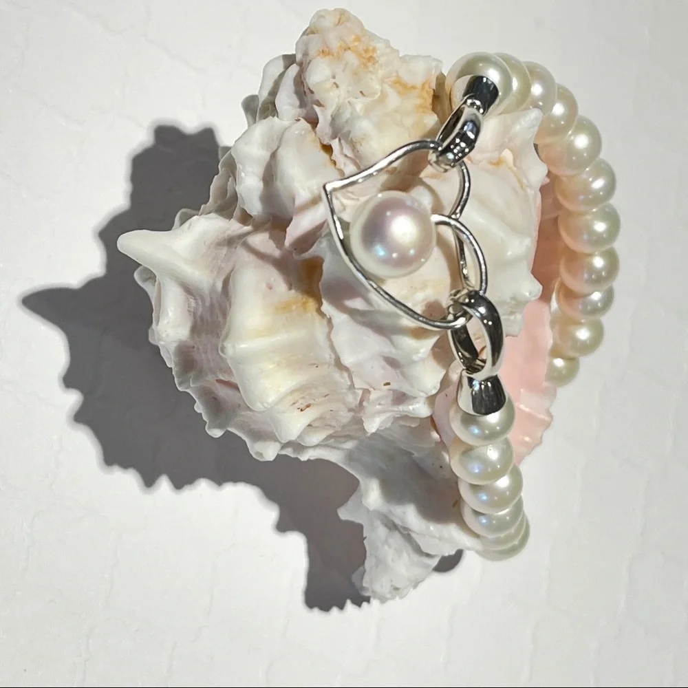 White Cultured Freshwater Pearl Bracelet W/ 925S Heart Shaped Pendant Clasp 7.5
